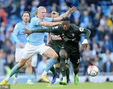 包含曼城轻松击败对手,锁定欧冠强席位的词条 包含曼城轻松击败对手,锁定欧冠强席位的词条