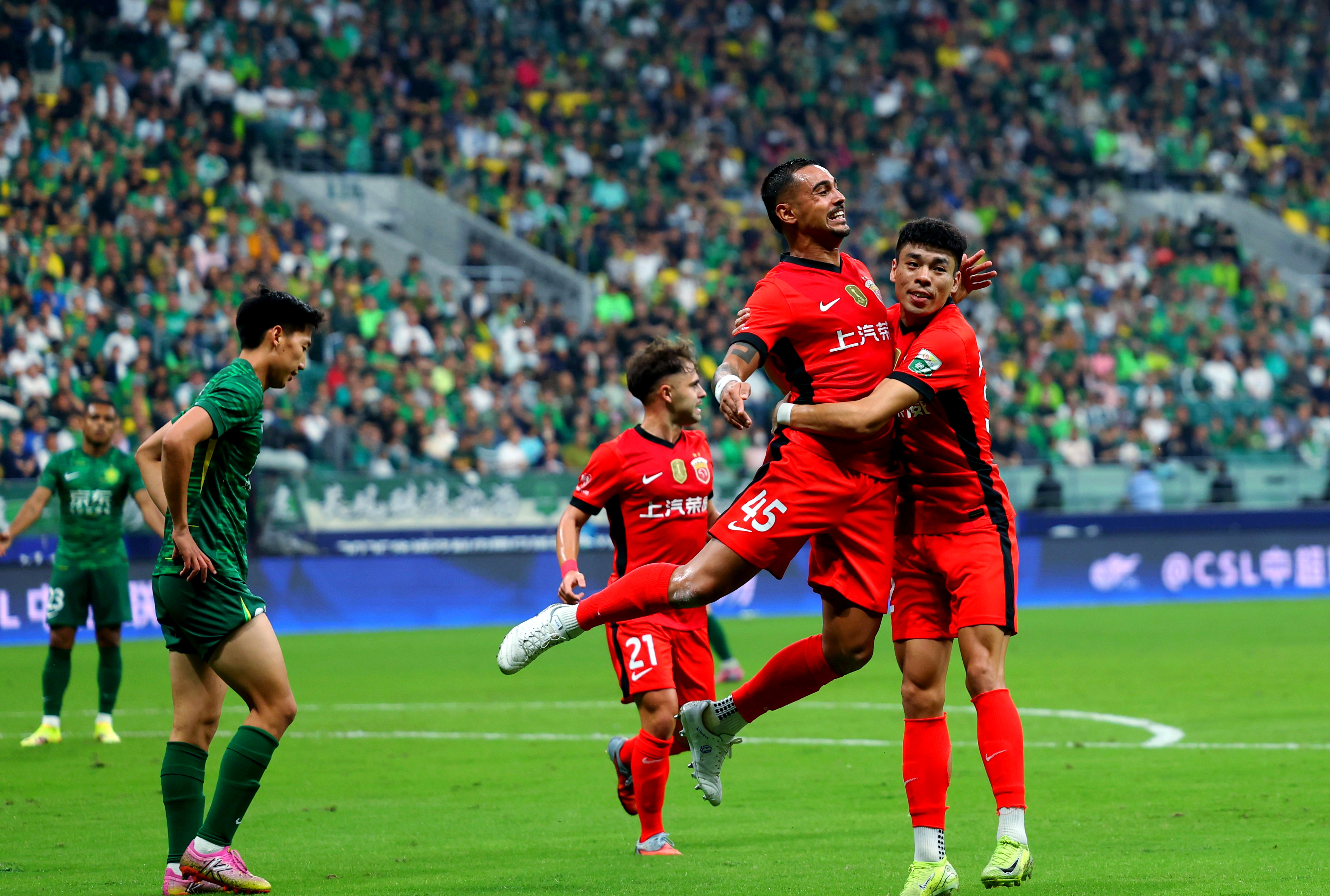 开元棋牌-包含烽火连天：足球赛事冠军争夺战日趋激烈的词条