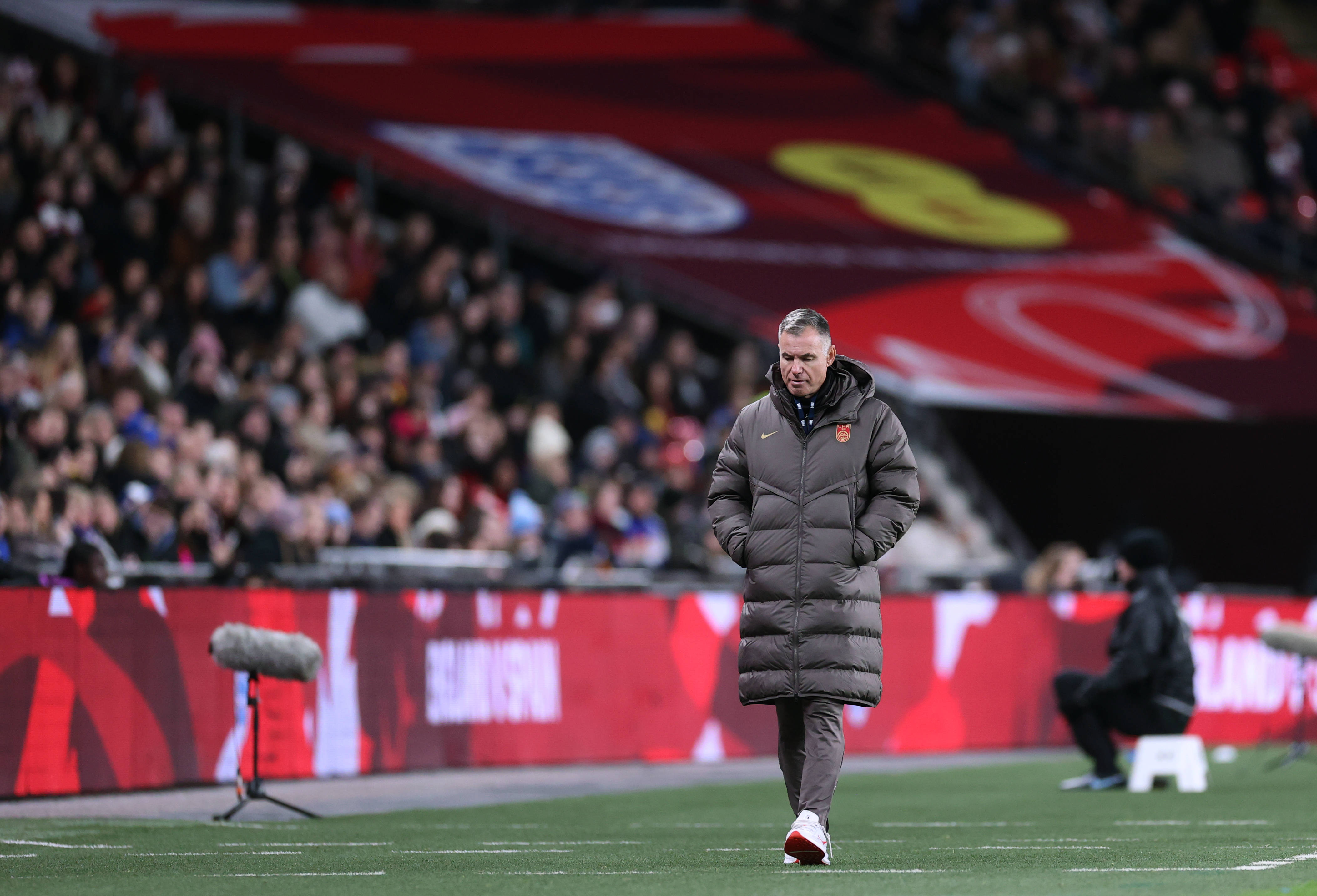 亚洲球队主帅换帅，球员士气受影响的简单介绍